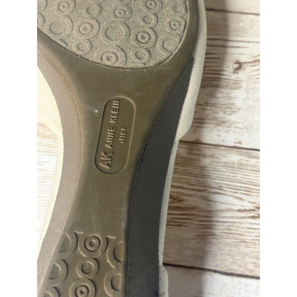 Anne Klein iflex Ivory Wedge Size 10M - Picture 3 of 3
